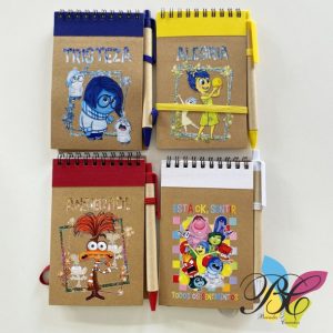 cadernos de notas com caneta, Divertidamente