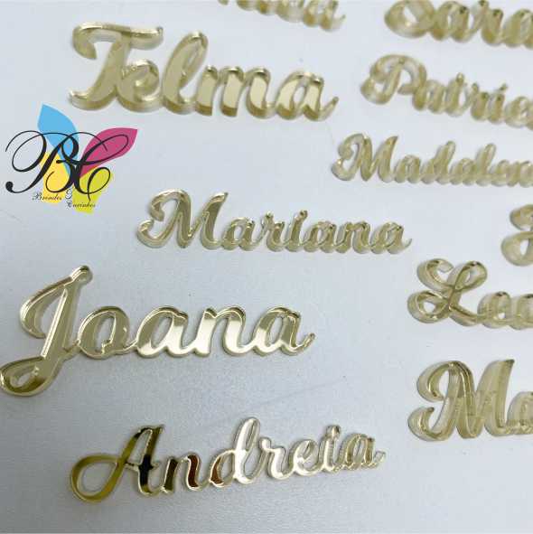 Nomes em acrílico espelhado dourado / prateado