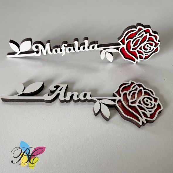 Rosa em madeira com nome